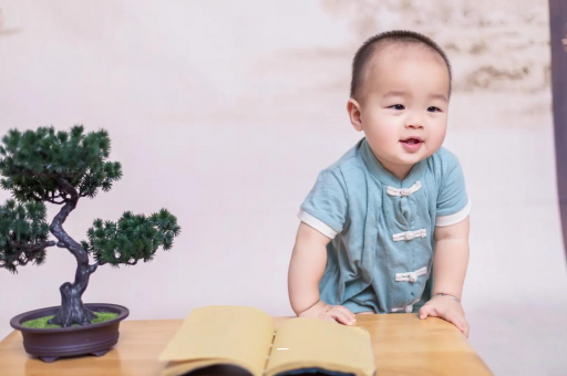 红河六个月宝宝摇头正常吗